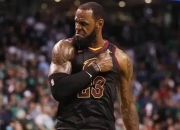 詹姆斯险胜国王，冲击季后赛关键表现点燃全场！