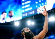 哈登在西班牙队比赛中突破纪录，逆转引发热议！