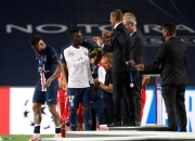 包含德国豪门摘得欧冠胜利，赢得球迷掌声的词条